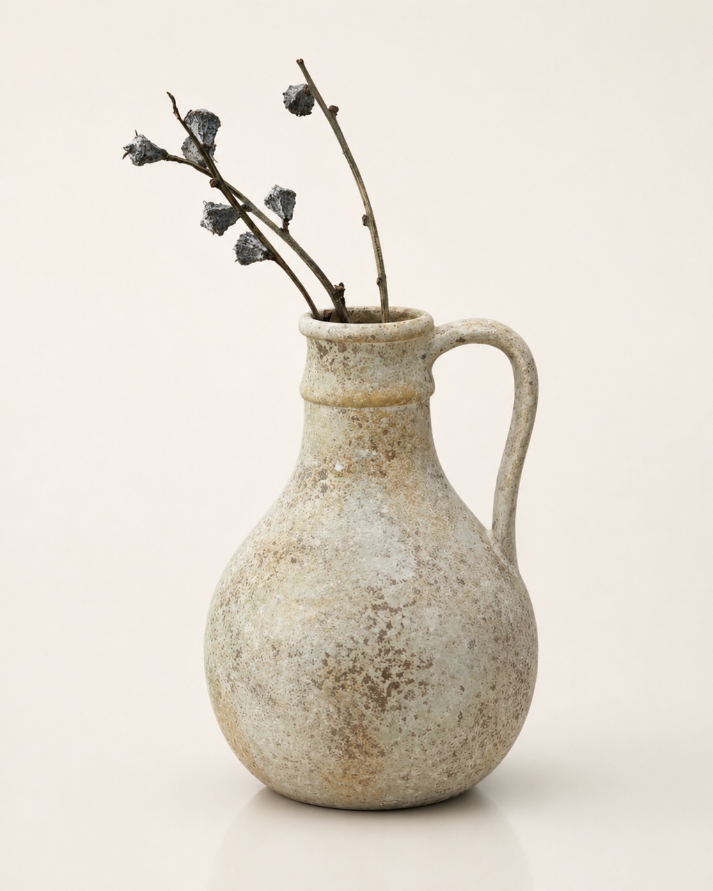 Vintage Keramikvase von Lunéva mit mattmilder Glasur und Blumenstrauß