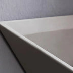 Wandvase von Lunéva – Detail der dezenten Wandmontage